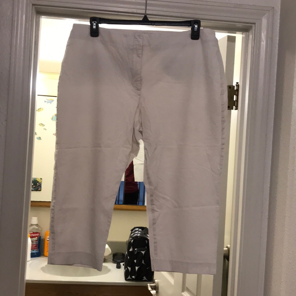 Talbots White Capri Pant